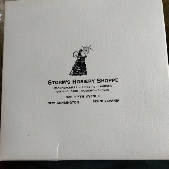 VINTAGE - 2 Cotton Ladies Handkerchiefs (New in Box) - Picture 6 of 7